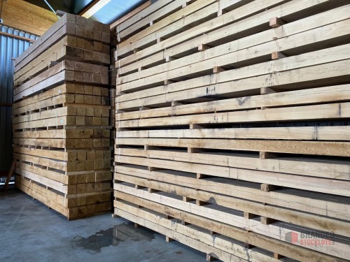 Oak Beam 150 x 150 mm (15 x 15 cm) Finely sawn - thumbnail image - Premier B2B Stocklot Marketplace